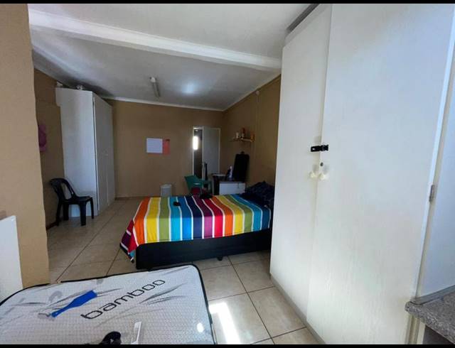 8 BEDROOM HOUSE FOR SALE IN HURST HILL